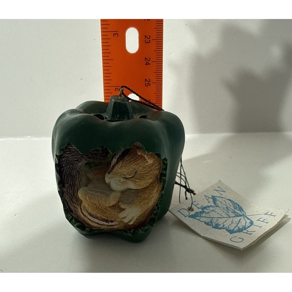 VTG Dean Griff Silvestri Handcrafted Charming Tails: Picking Peppers Ornament - Picture 2 of 9